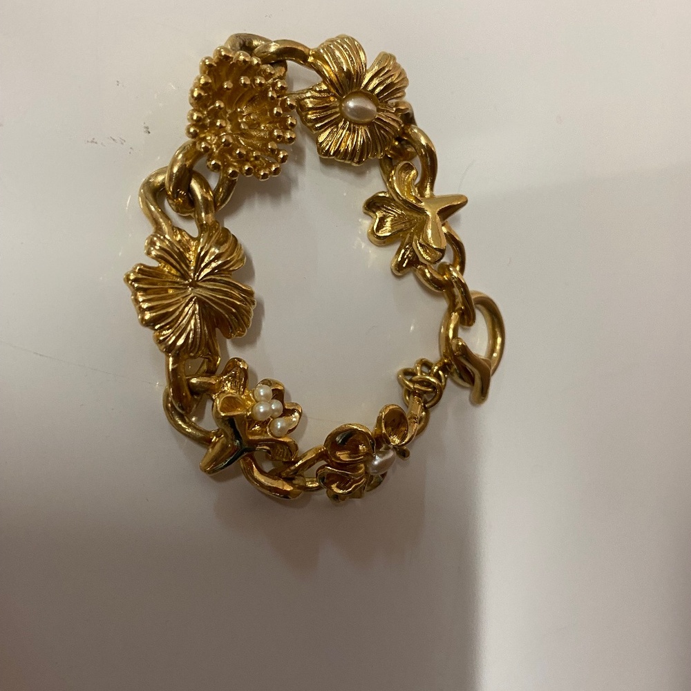 Beautiful gold bracelet